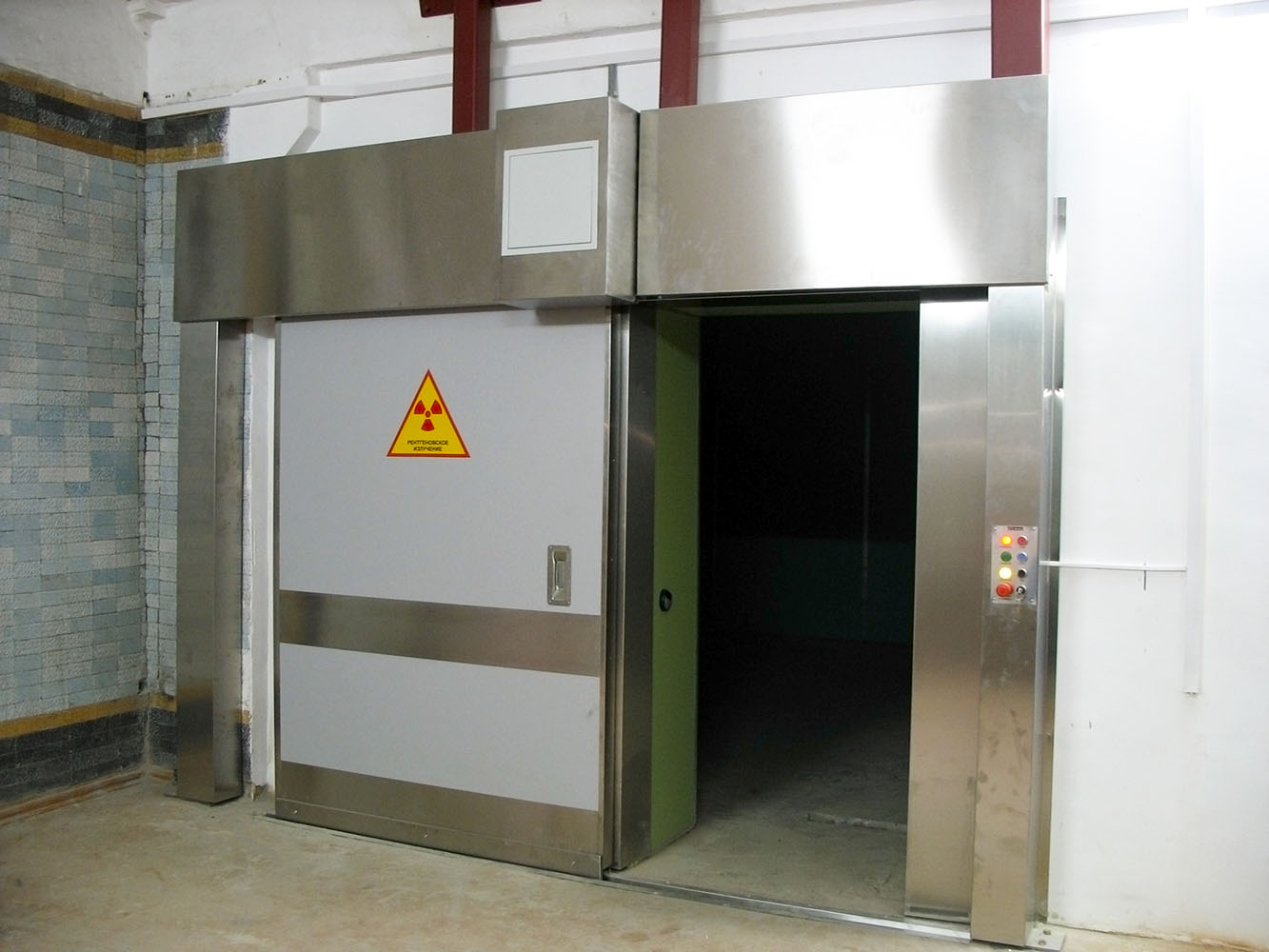 Shielding ru. Двери рентгенозащитные ДРЗ-1. Дверь радиационно-защитная откатная. Ширма радиационно-защитная 3с-312а. Дверь радиационно-защитная откатная с электроприводом.